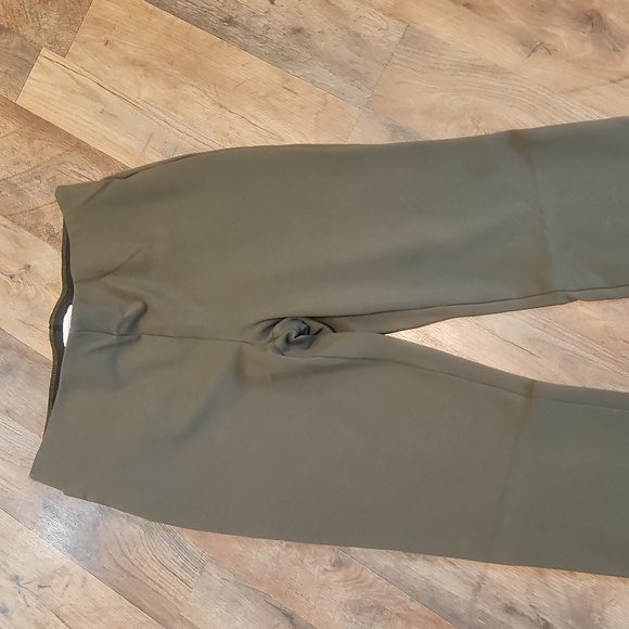👖LIZ CLAIBORNE Olive Green Pants with Gold Button Accents - Picture 2 of 8